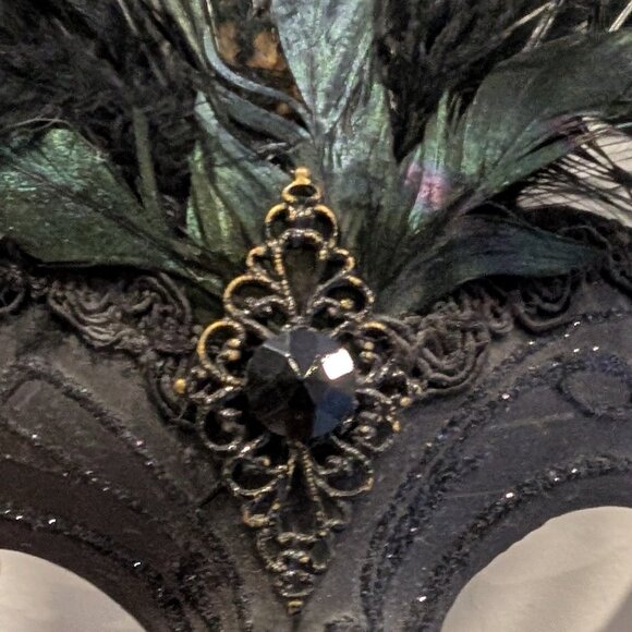 Two Venetian masks made in Italy - Picture 2 of 8